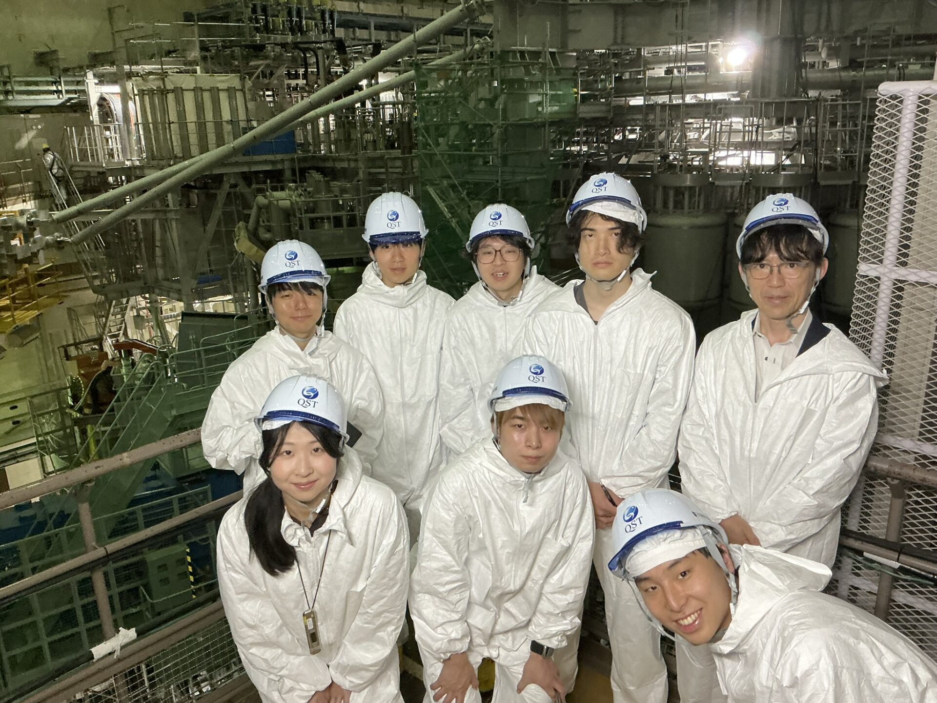 QST那珂フュージョン科学技術研究所を訪問した学生と教員