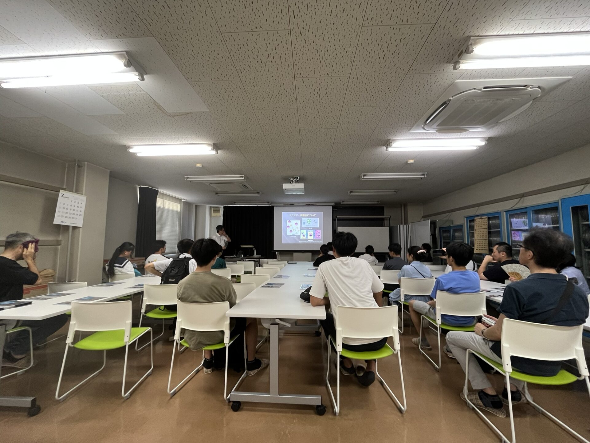 オープンキャンパスにおけるプラズマ研究センターの施設公開の様子