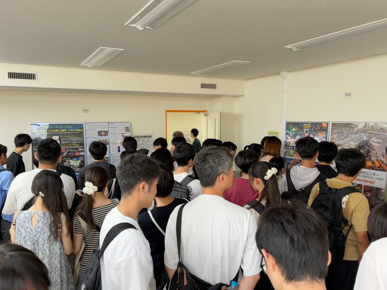 オープンキャンパスにおけるプラズマ研究センターの施設公開の様子