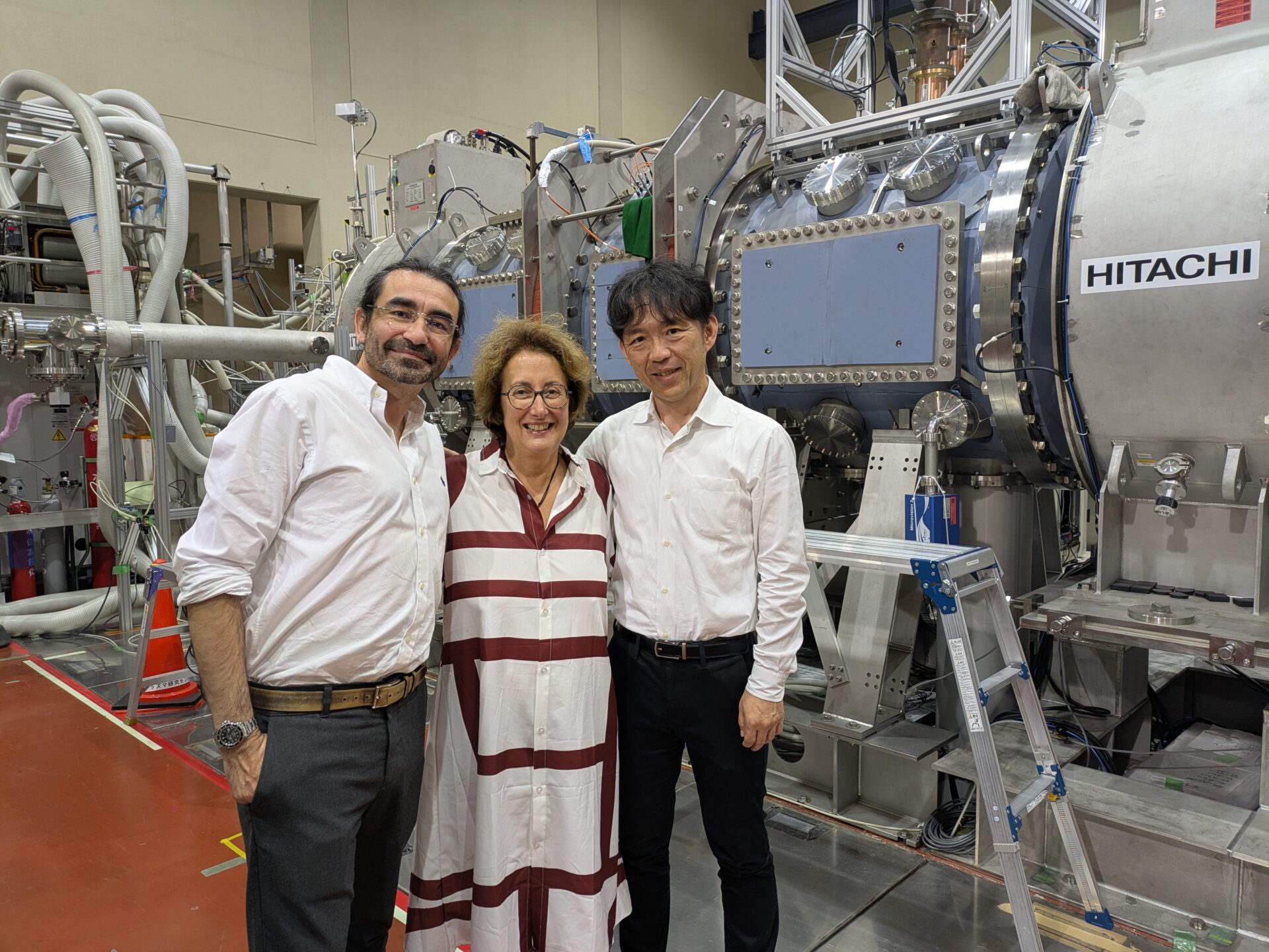 Dicio Conflatio社からの訪問団とプラズマ研究センター教員との集合写真