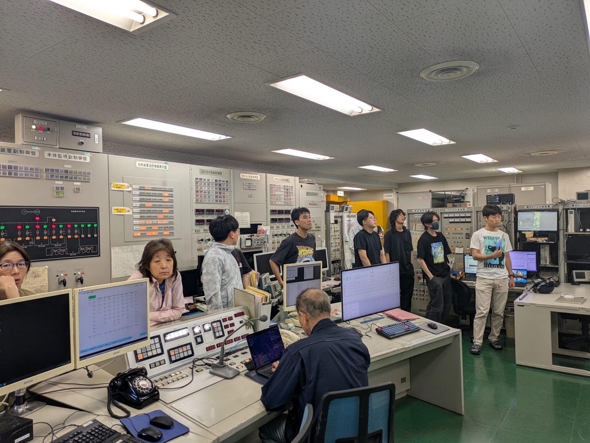 GAMMA 10/PDX 実験引継ぎの様子2