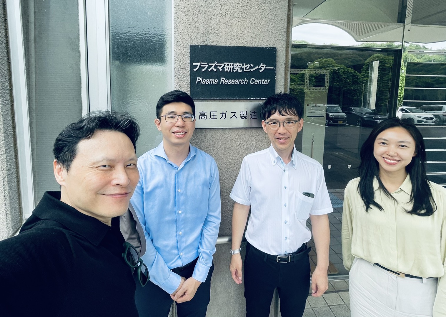 EEI社からの訪問団とプラズマ研究センター教員との集合写真