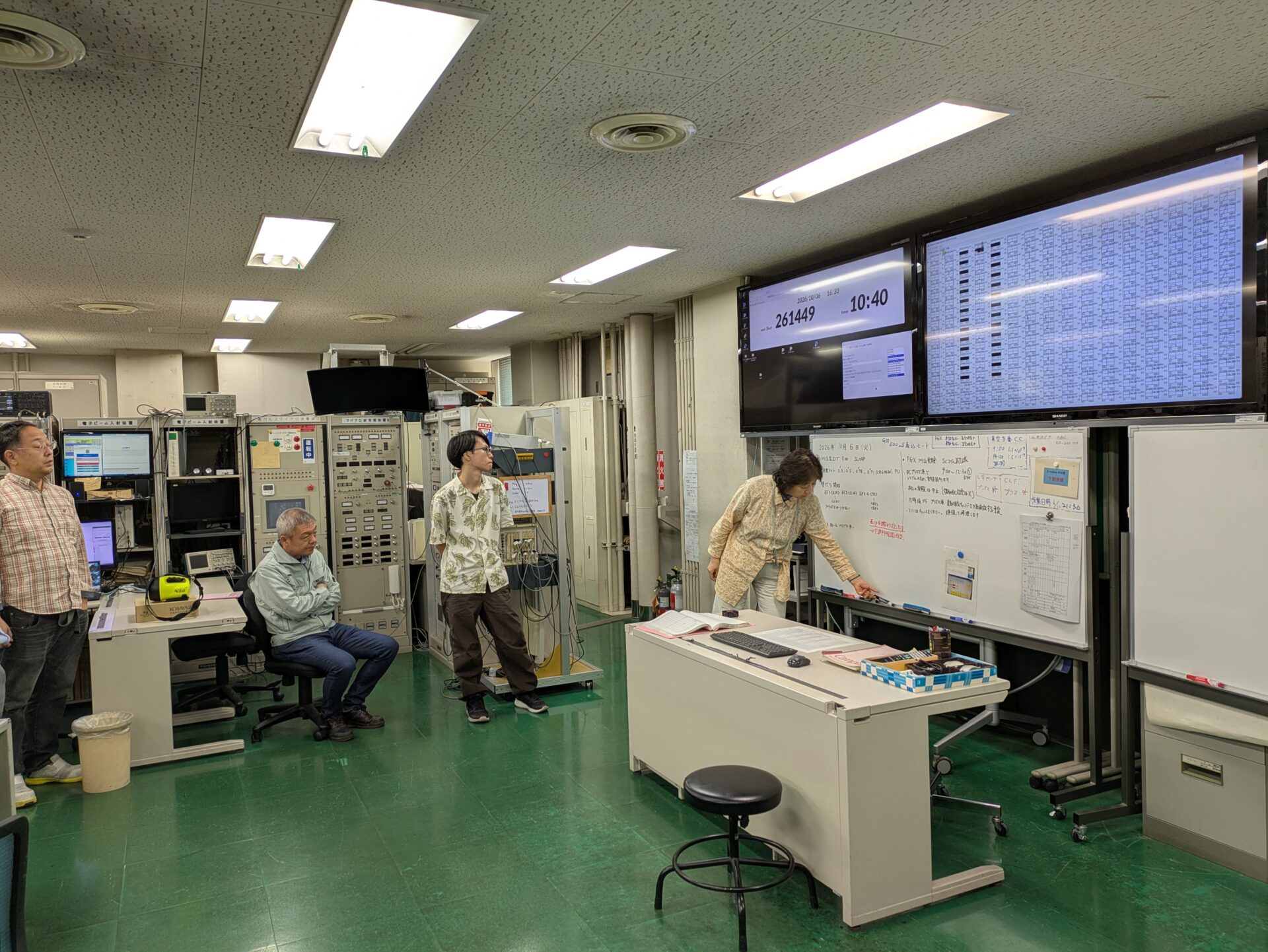 GAMMA 10/PDX 秋実験キャンペーン初日の運転室の様子1